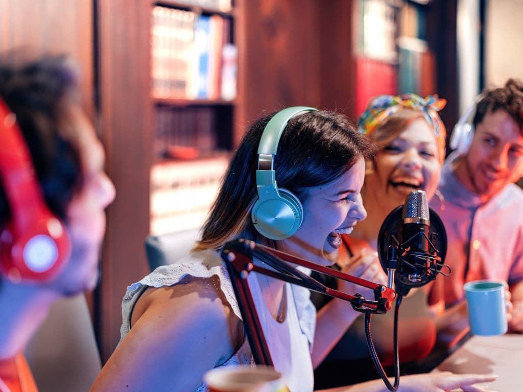 PODCAST BEREMPAT BEBAS RIBET DAN HEMAT BUDGET? RUANG ZAKI STUDIO SOLUSINYA!